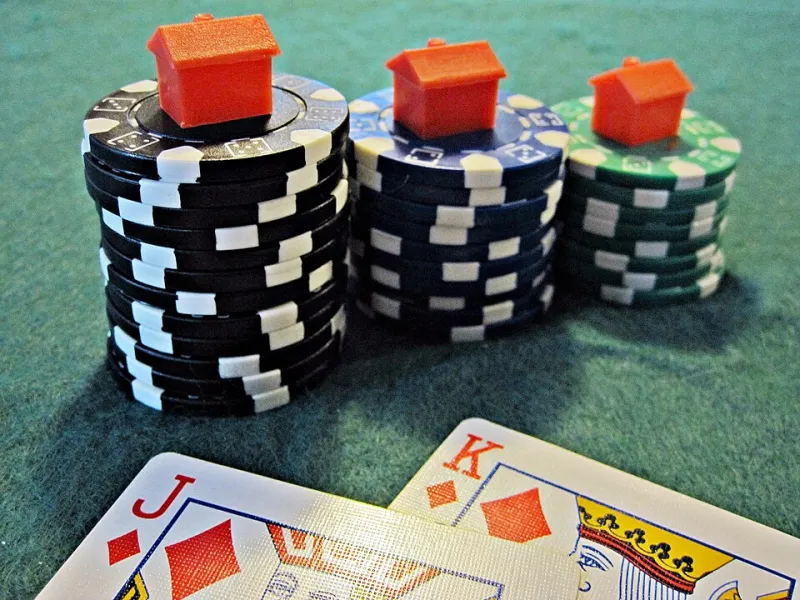 Chips, Stakes, and Survival: Building a Baccarat Bankroll That Actually Holds Up