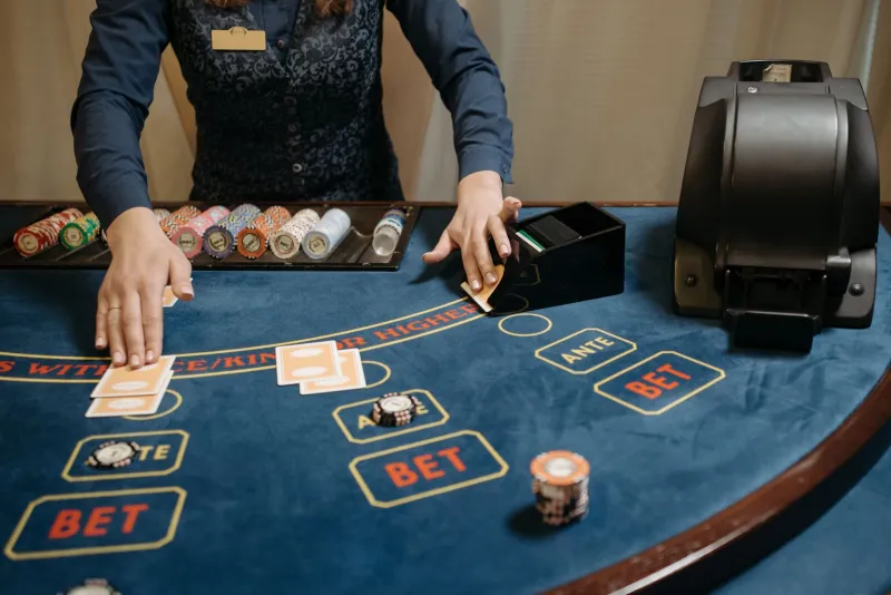 Under the Eye: How Casino Surveillance Identifies Skilled Baccarat Players — and What Legitimate Players Should Understand