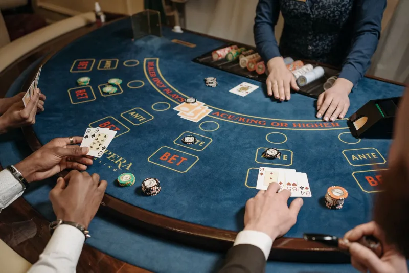 What Skilled Baccarat Players Look Like — And the Deliberate Path to Becoming One