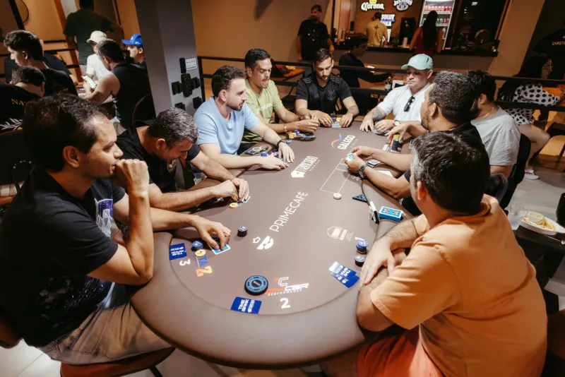 Noise at the Felt: How Table Talk Erodes Baccarat Discipline and What the Sharpest Players Do Instead